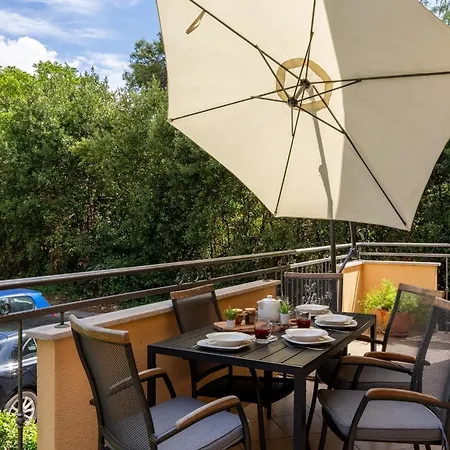 Four Seasons Apartman Zára