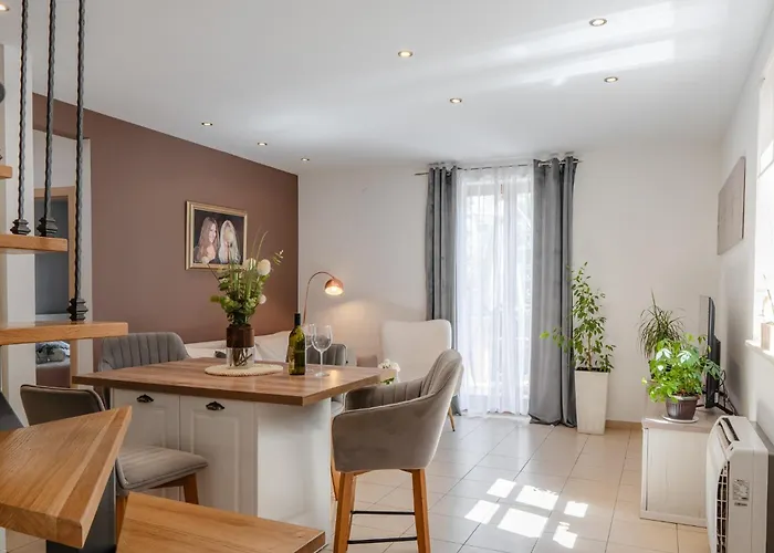 Four Seasons Apartment