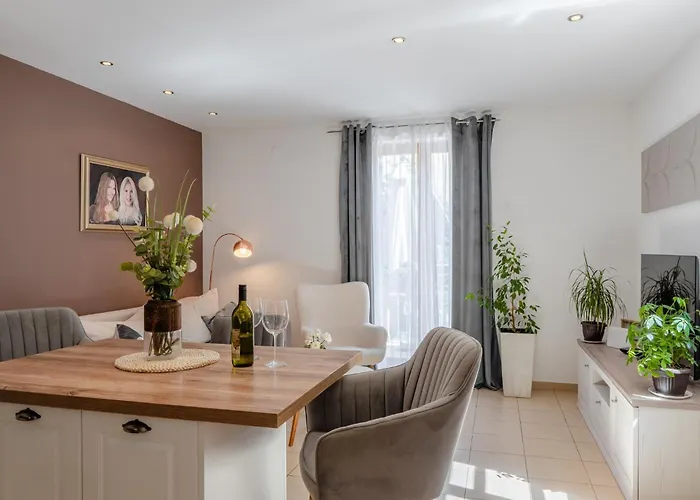 Apartment Four Seasons